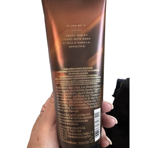 VICTORIA'S SECRET Rich Caramel Vanilla FRAGRANCE BODY LOTION Full Size 8 oz NEW - Picture 2 of 2